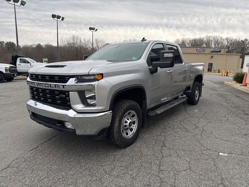 Used 2023 Chevrolet Silverado 2500 LT image 2