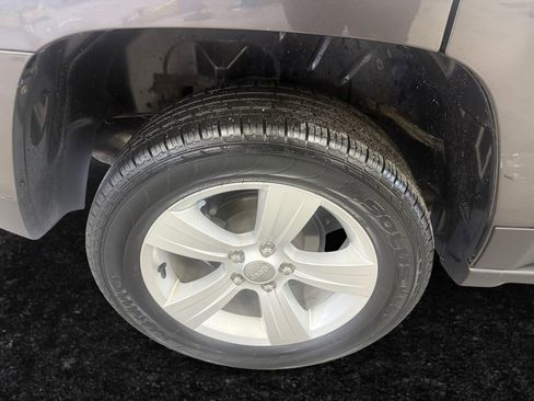 Certified 2016 Jeep Patriot Latitude image 21