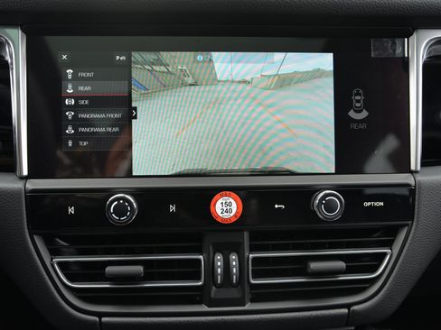 Certified 2026 Porsche Macan AWD/4WD image 32