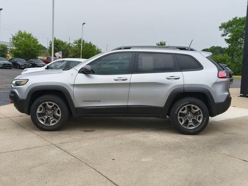 Used 2019 Jeep Cherokee Trailhawk w/ Comfort & Convenience Group AWD/4WD image 23
