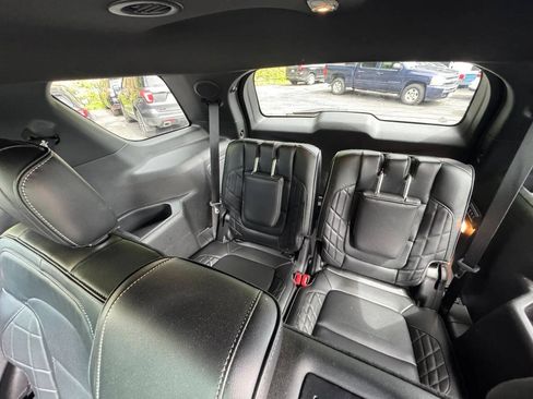 Used 2016 Ford Explorer Platinum AWD/4WD image 9