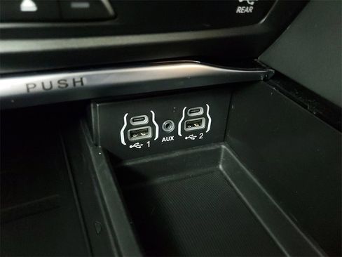 Used 2023 Chrysler Pacifica Pinnacle w/ Trailer Tow Group image 22