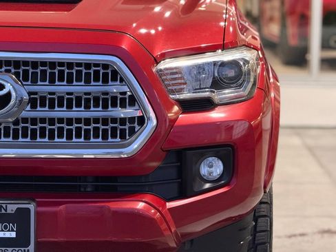 Certified 2017 Toyota Tacoma TRD Sport image 5