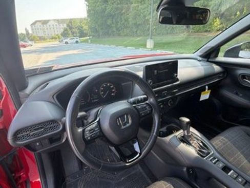 Used 2024 Honda HR-V Sport image 12