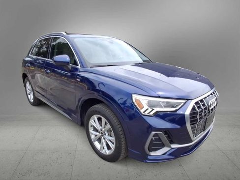 Used 2023 Audi Q3 2.0T Premium Plus w/ Premium Plus Package AWD/4WD image 2