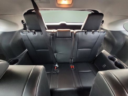 Used 2021 Toyota Highlander XLE FWD image 17