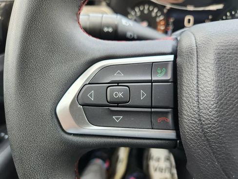 Used 2025 Jeep Compass Trailhawk AWD/4WD image 12