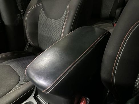 Used 2017 Jeep Cherokee Latitude AWD/4WD image 26