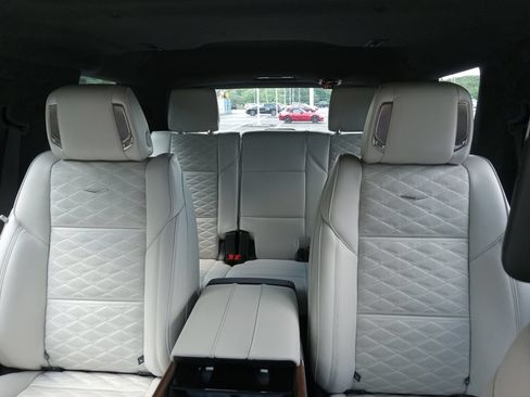 Used 2026 Cadillac Escalade Platinum Sport AWD/4WD image 24