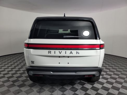 Used 2025 Rivian R1S Adventure AWD/4WD image 4