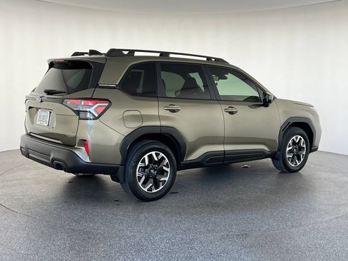 Certified 2025 Subaru Forester Premium AWD/4WD image 4