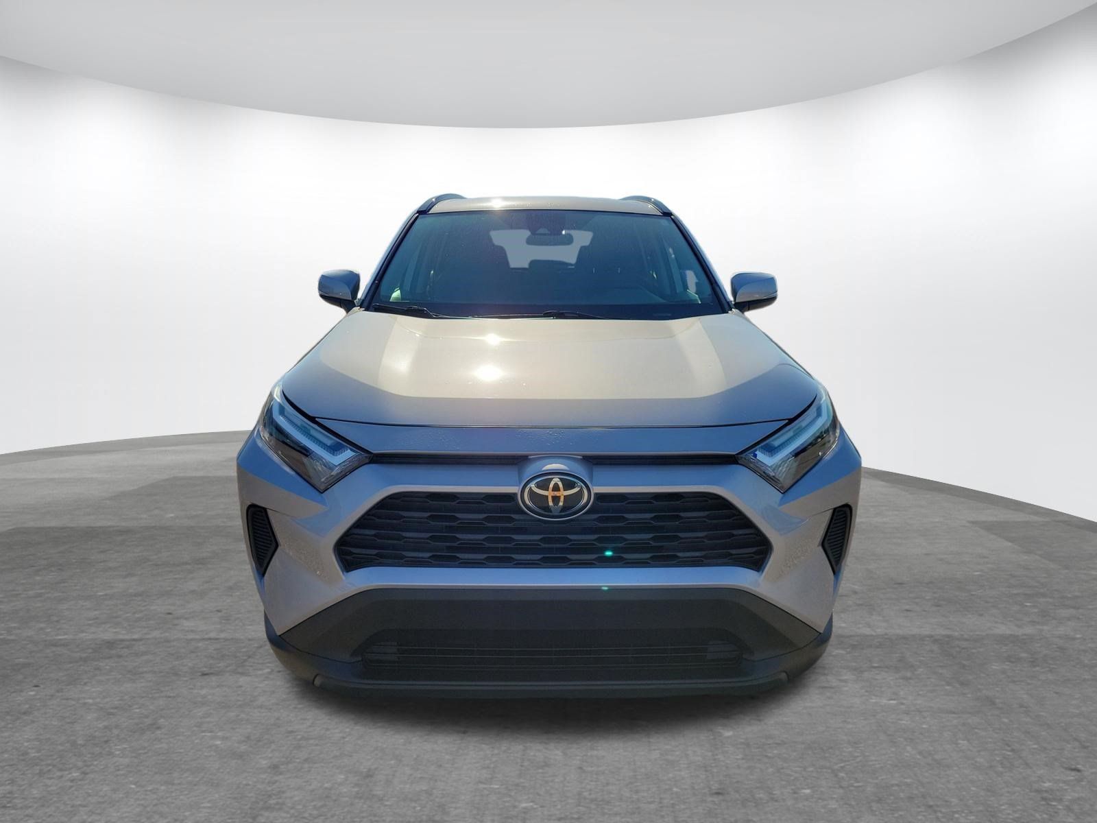 Used 2022 Toyota RAV4 XLE AWD/4WD image 2
