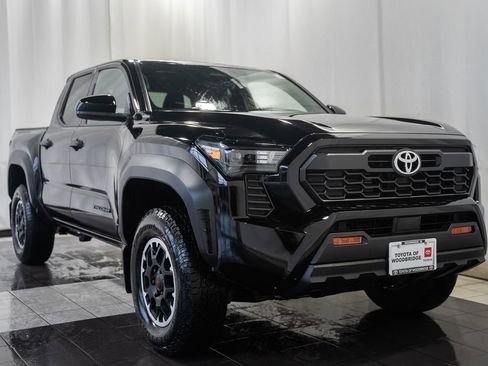 Used 2025 Toyota Tacoma TRD Off-Road AWD/4WD image 1