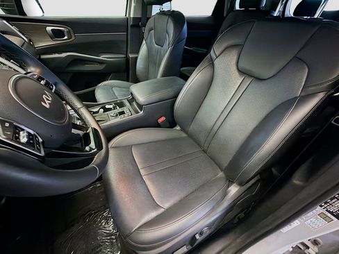 Used 2023 Kia Sorento EX image 11