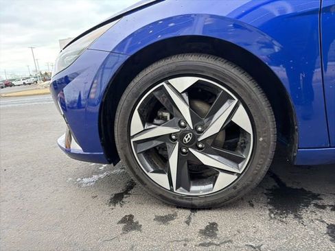 Used 2023 Hyundai Elantra Limited image 10