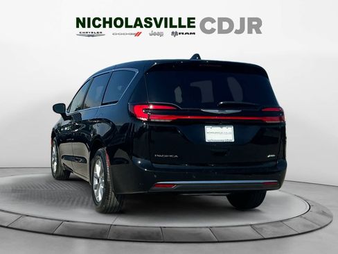 New 2026 Chrysler Pacifica Select AWD/4WD image 4