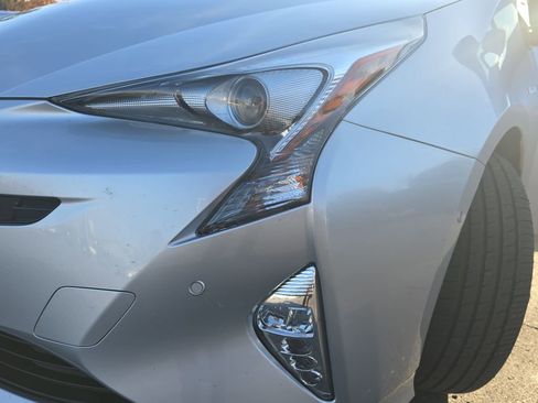 Certified 2017 Toyota Prius Four Touring image 30