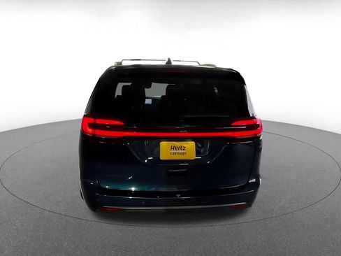 Used 2025 Chrysler Pacifica Limited FWD image 12