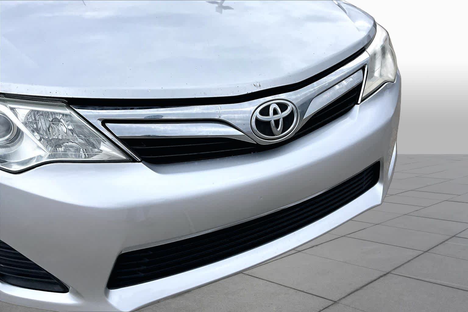 Used 2012 Toyota Camry LE FWD image 29