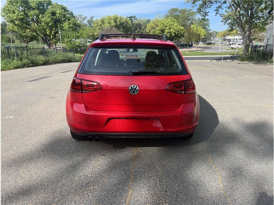Used 2016 Volkswagen Golf 4-Door FWD image 6