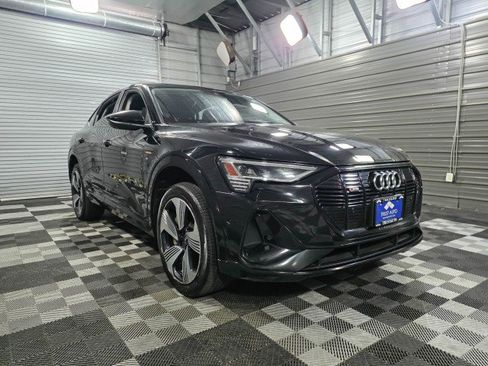 Used 2021 Audi e-tron Prestige w/ Prestige Package image 4