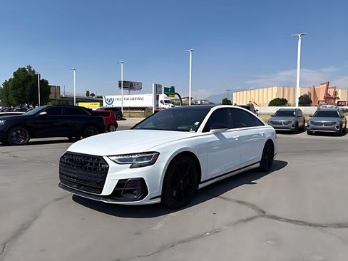 Used 2022 Audi S8 AWD/4WD image 7