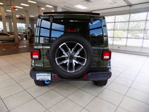 Used 2024 Jeep Wrangler Unlimited w/ Convenience Group AWD/4WD image 8