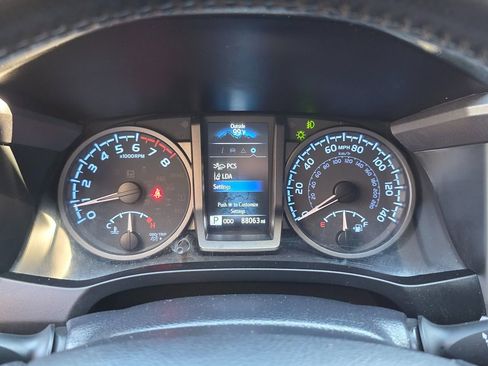 Used 2021 Toyota Tacoma TRD Sport w/ Technology Package image 33