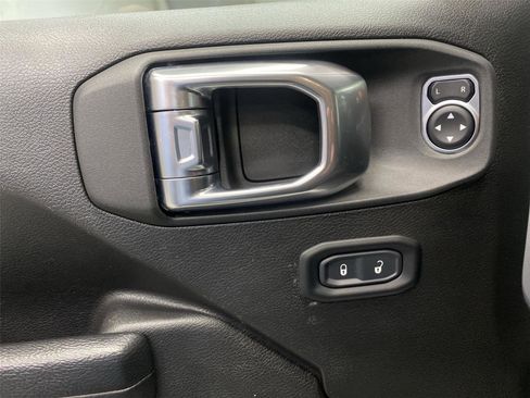 Used 2023 Jeep Gladiator Mojave w/ Cold Weather Group image 19