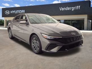 Used 2024 Hyundai Elantra SEL image 1