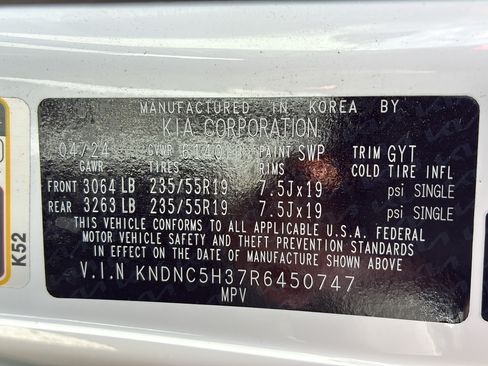 Used 2024 Kia Carnival EX FWD image 29