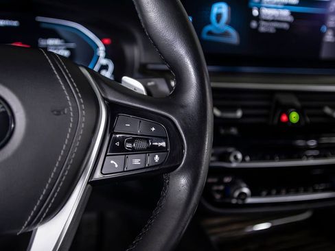 Used 2021 BMW 530e w/ Convenience Package image 37