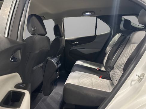 Used 2021 Chevrolet Equinox LS image 33