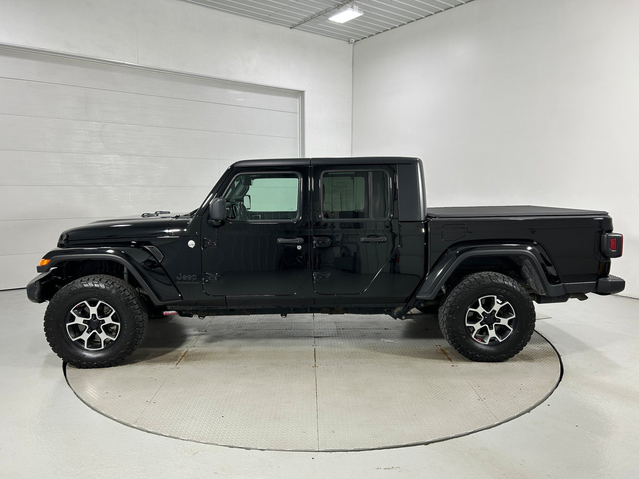 Used 2021 Jeep Gladiator Sport AWD/4WD image 23