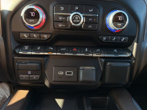 Used 2022 GMC Sierra 3500 Denali w/ Denali Ultimate Package AWD/4WD image 29