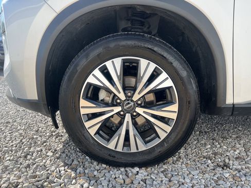 Used 2023 Nissan Rogue SV image 7