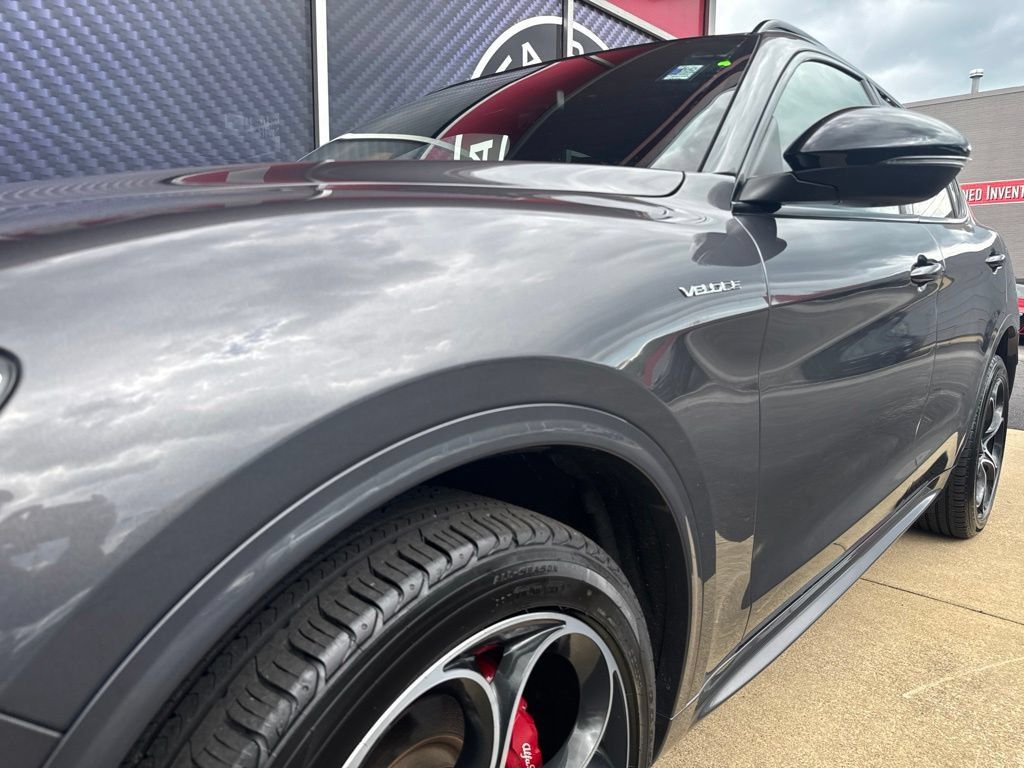 Used 2023 Alfa Romeo Stelvio Veloce AWD/4WD image 17