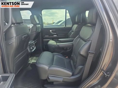 Used 2025 Ford Expedition Platinum w/ Stealth Performance Package AWD/4WD image 7