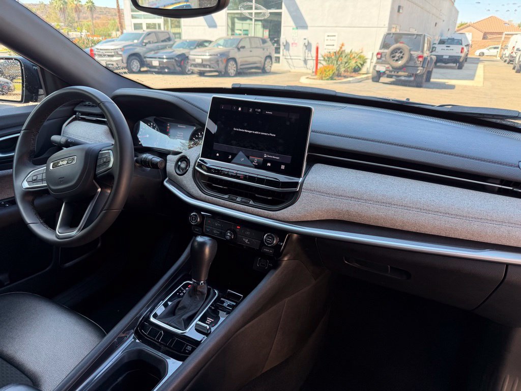 Used 2024 Jeep Compass Latitude AWD/4WD image 18