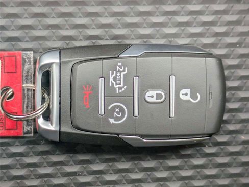 New 2026 RAM 2500 Laramie AWD/4WD image 30