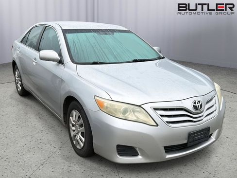 Used 2010 Toyota Camry LE FWD image 6