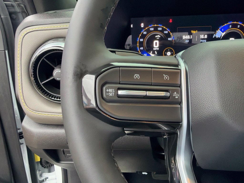 Used 2026 Chevrolet Colorado ZR2 w/ Technology Package AWD/4WD image 29