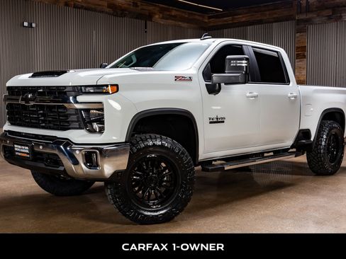 Used 2025 Chevrolet Silverado 2500 LT w/ Texas Edition image 5