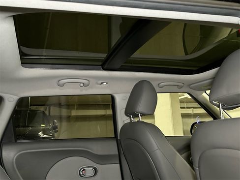 Used 2018 Kia Soul EV + w/ Sun & Fun Package image 15