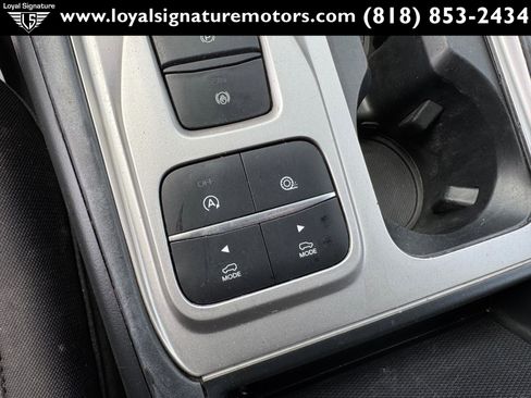 Used 2020 Ford Explorer XLT image 25