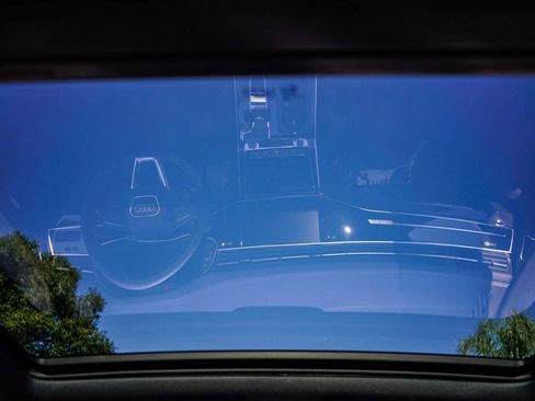 Used 2025 Audi Q7 Premium w/ Convenience Package image 11