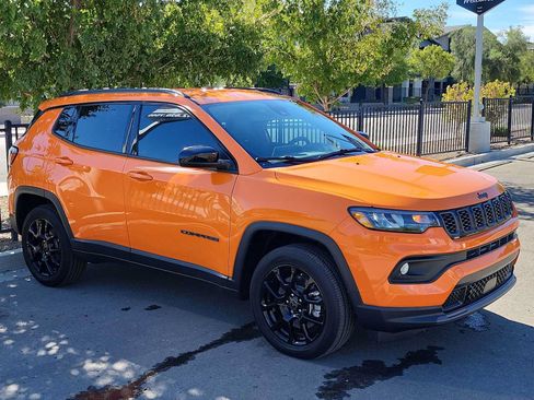 Used 2026 Jeep Compass Latitude AWD/4WD image 2
