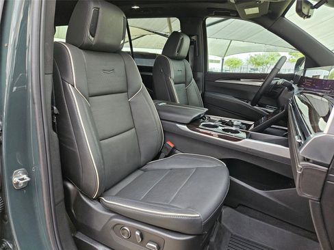 Certified 2025 Cadillac Escalade Premium Luxury w/ LPO, Floor Liner Package AWD/4WD image 29