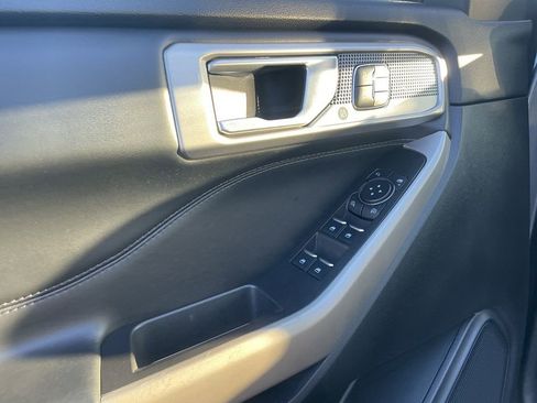 Used 2023 Ford Explorer Limited w/ Equipment Group 301A image 10