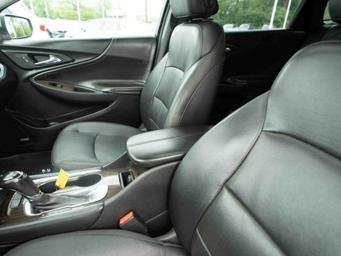 Used 2018 Chevrolet Malibu Premier w/ Premier Sun and Wheel Package FWD image 10